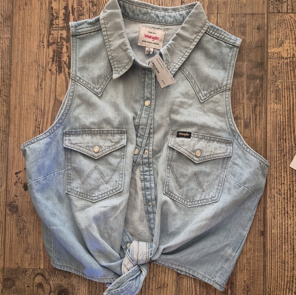 Wrangler Denim Sleeveless Button Up Shirt Size Medium - Picture 2 of 4